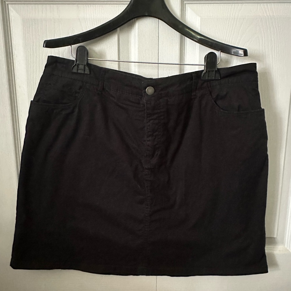 EUC Croft & Barrow black skort